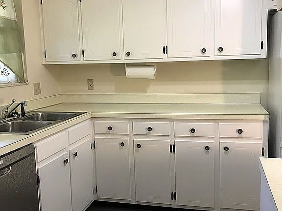 Clean Kitchen.  Cheery.  