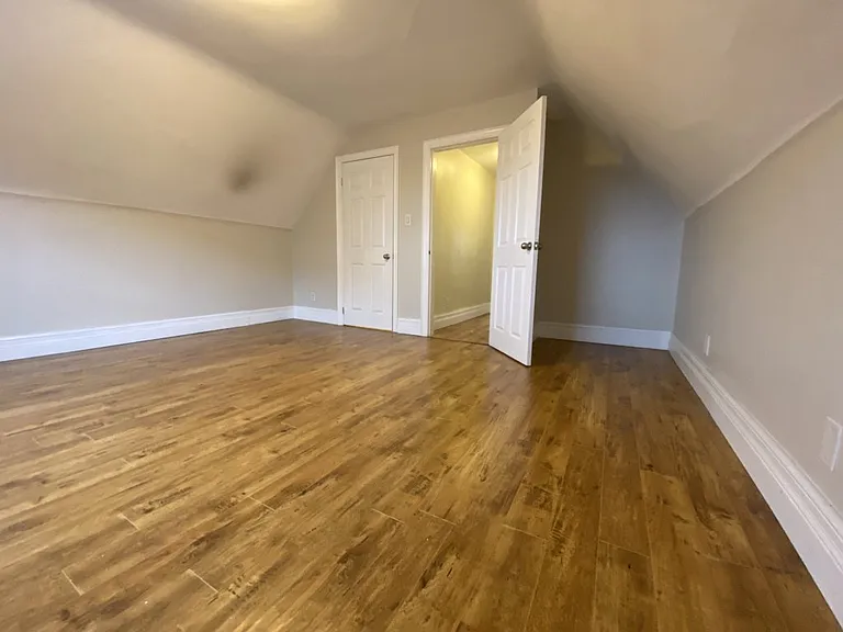412 Dovercourt Rd #UPPER — Photo 14