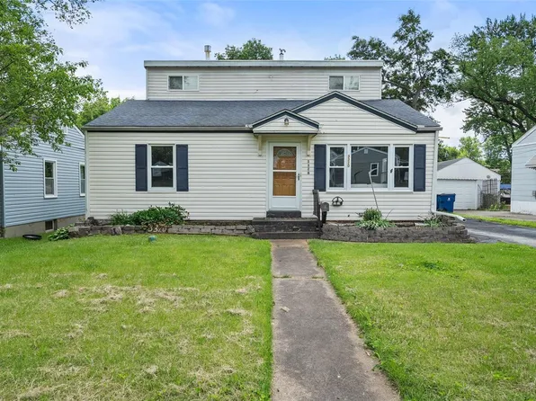 3320 Krem Ave, Saint Ann, MO 63074