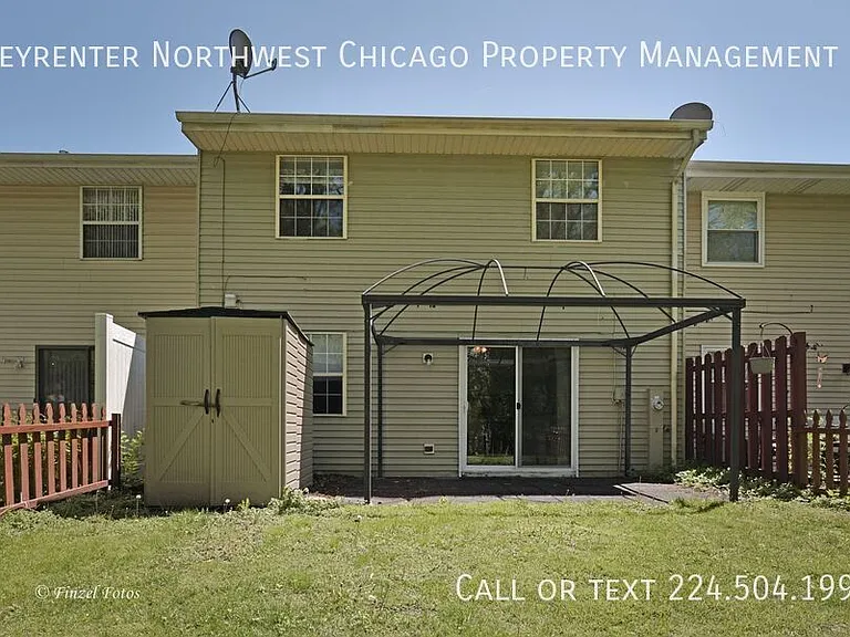 1212 Stratford Ln — Photo 16
