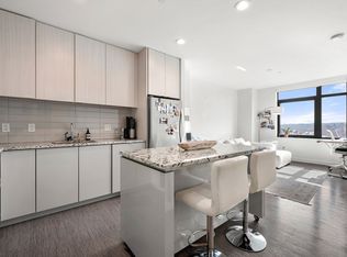 80 Fenwood Rd UNIT 906, Boston, MA 02115