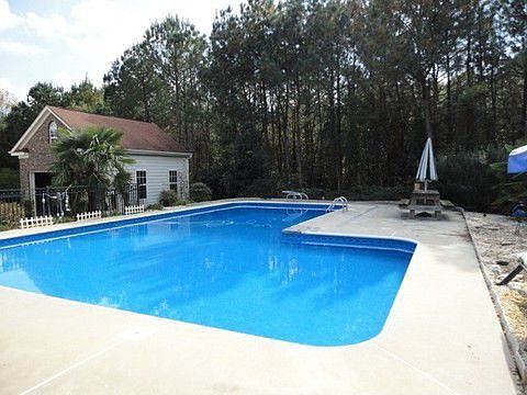Gorgeous pool Fenced diving board new lining