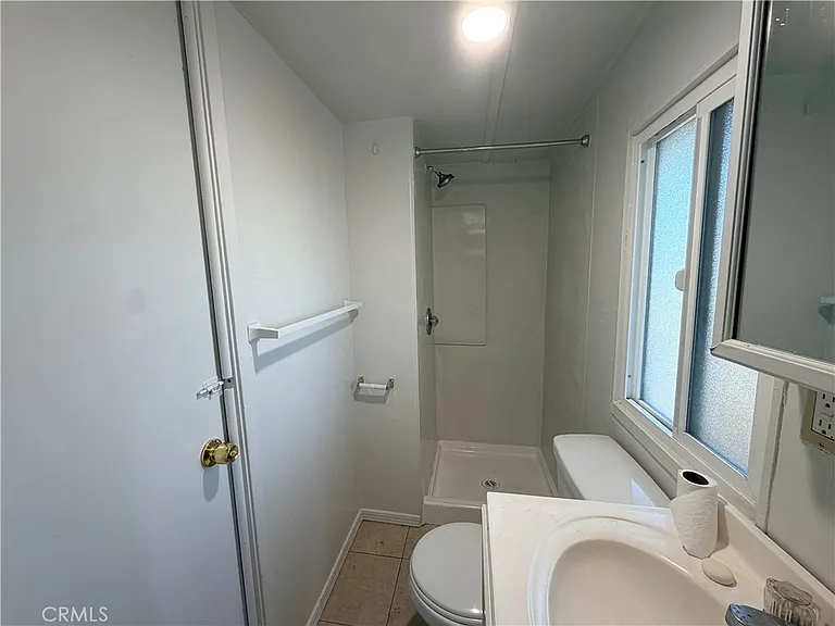 811 E Wells St — Photo 6