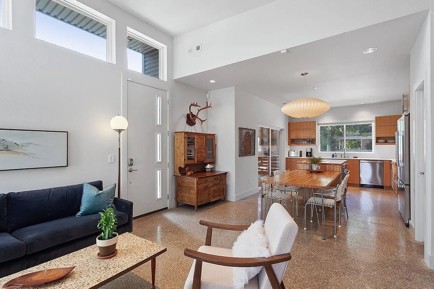 3 bed, 3.0 bath, 1689 sqft, $6,637 — Photo 4