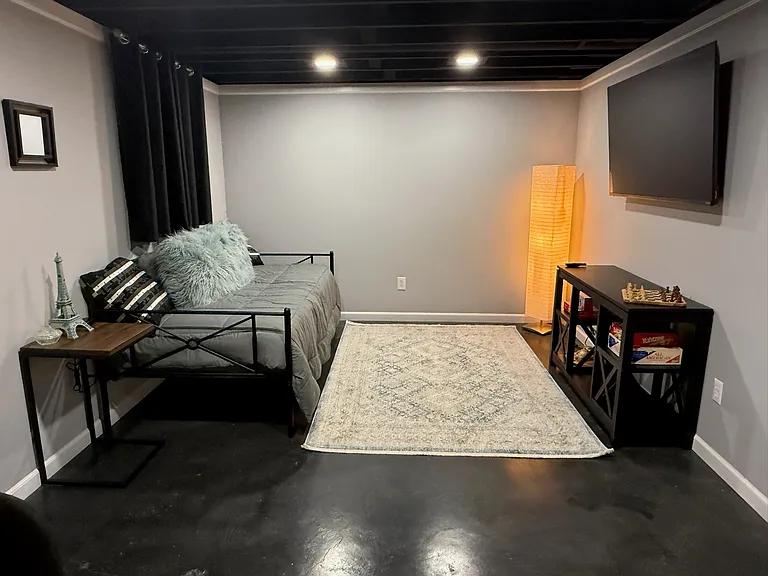 Daybed in lower level (view 2)