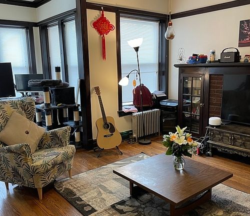 2nd image of 1921 W Argyle St APT 2