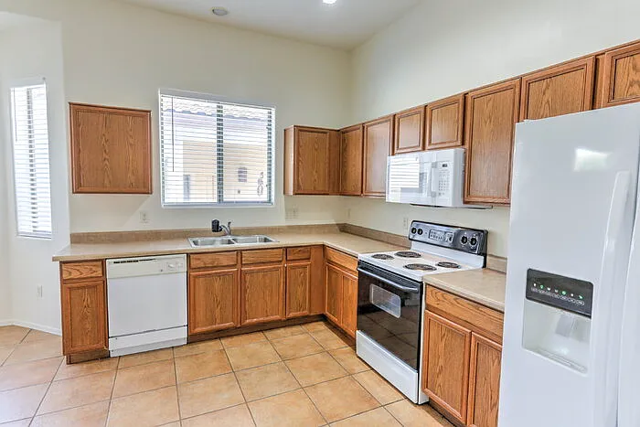 335 E Calle Nacrita — Photo 10