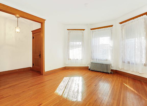 4th image of 5256 W Berteau Ave