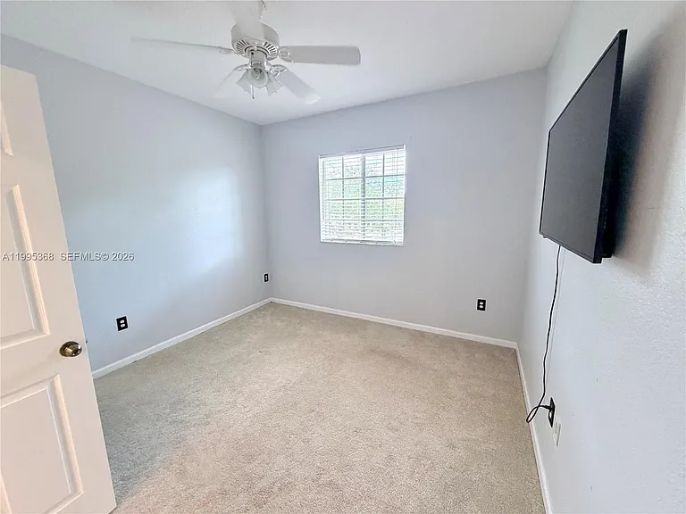 5747 Isles Cir #5747 — Photo 11