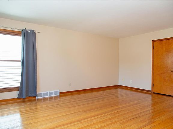 3rd image of 290 Saint Eugene Ln