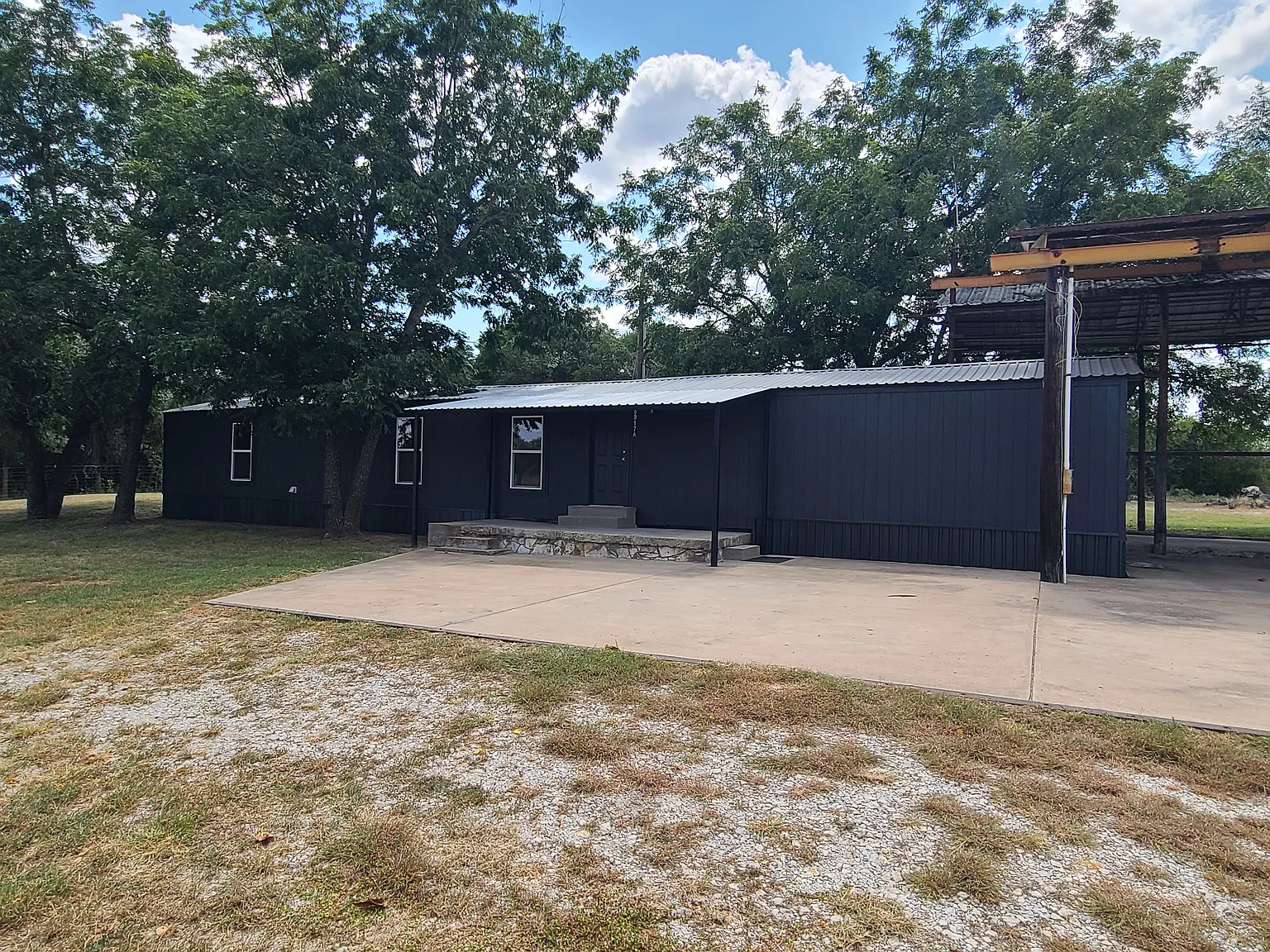 3 bed, 1000 sqft, $1,695 — Photo 2