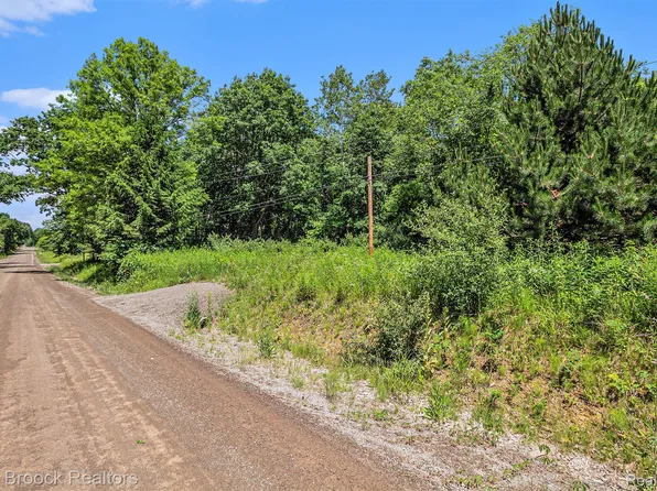 7132 N Oak Rd, Davison, MI 48423