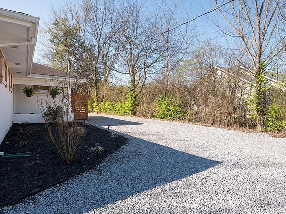5th image of 4002 Woodbury Pike