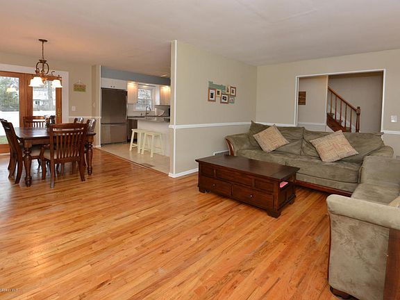 5th image of 872 Medallion Ln