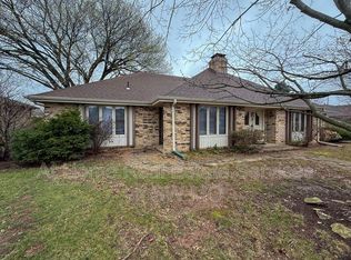 1701 E Lark St, Springfield, MO 65804