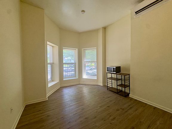 4th image of 1512 W Mount Royal Ave #1F