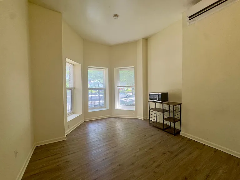 Apartment Units in Bolton Hill, Baltimore, MD! — Photo 4
