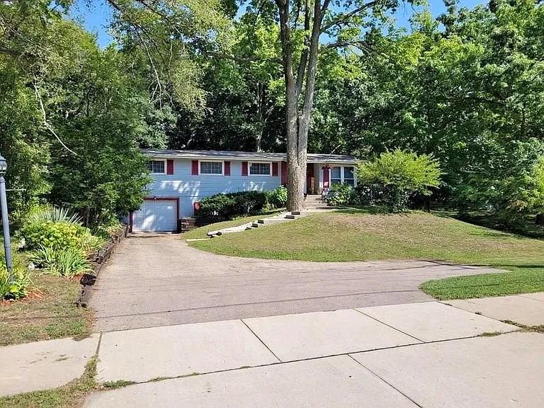 2283 S Riverside Dr — Photo 6