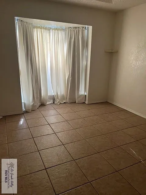 3 bed, 2.0 bath, 1588 sqft, $1,600 — Photo 4