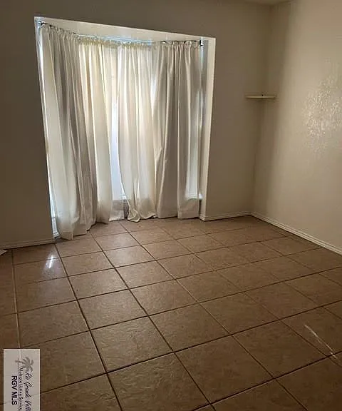 2714 E Mark Cir — Photo 4