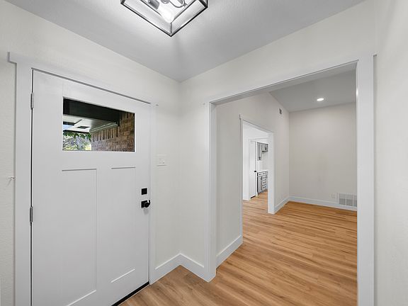 3rd image of 1525A Jasmine Ln