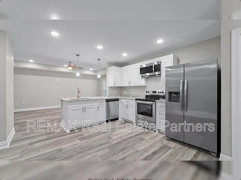 3 bed, 2.0 bath, 1350 sqft, $1,750 — Photo 4