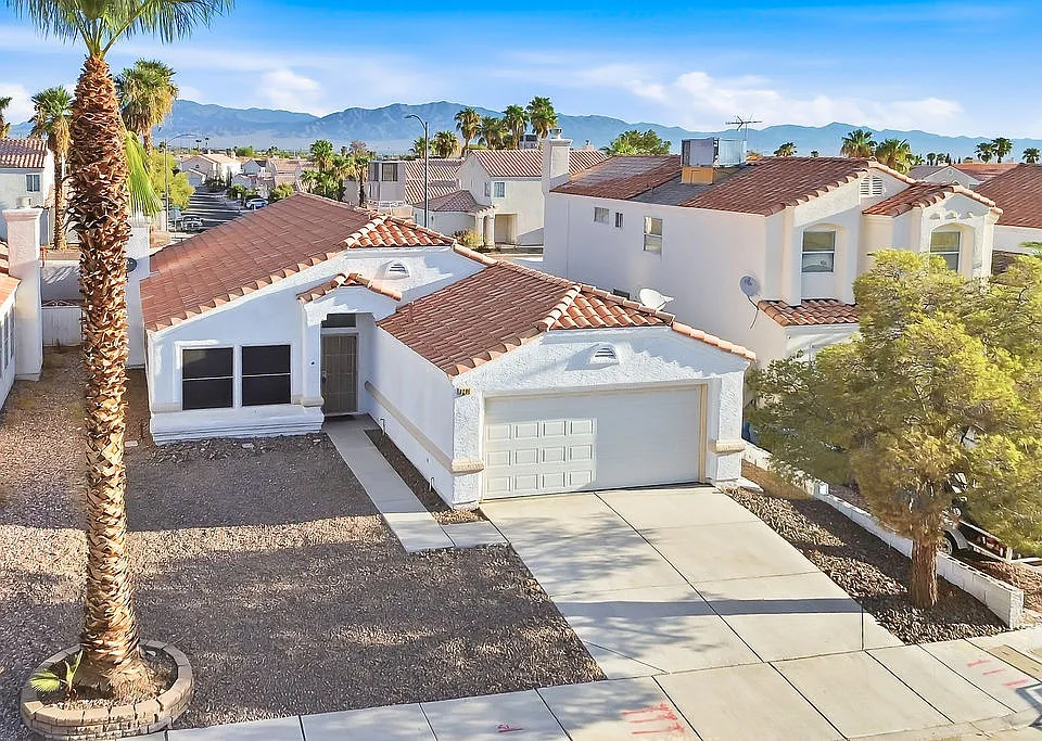 8216 Grassy Point Cir