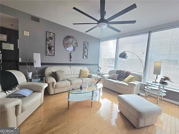 3rd image of 3338 Peachtree Rd NE APT 601