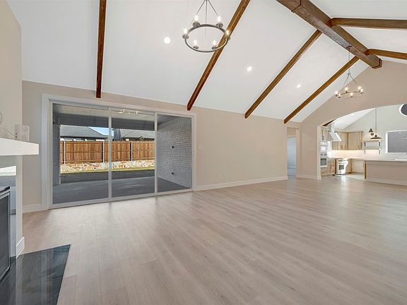 5th image of 715 Emerald Hts