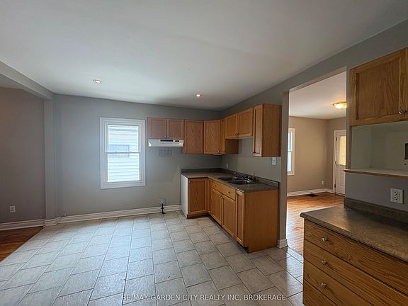 4th image of 200 Lincoln St