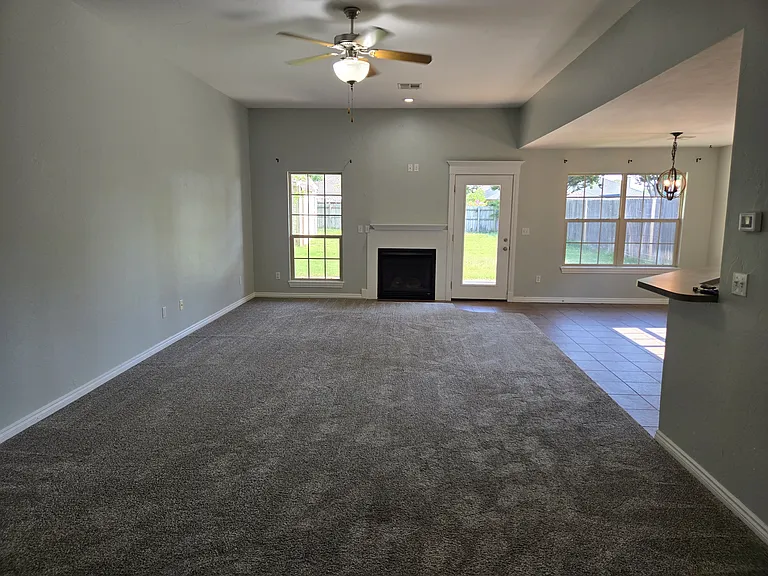 425 Chisholm Crk — Photo 6