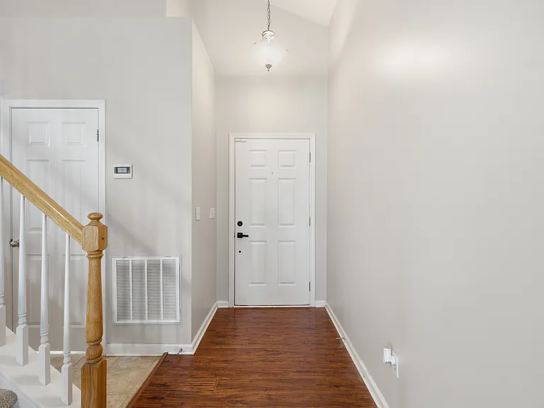 2560 Rockaway Pl — Photo 4