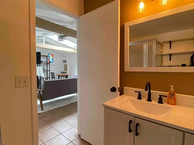 1022 Law St #B — Photo 5