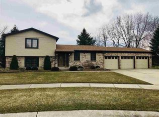 39691 Rager Ct, Clinton Township, MI 48038