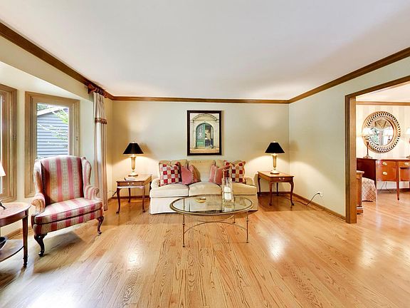 4th image of 933 Spindletree Ave