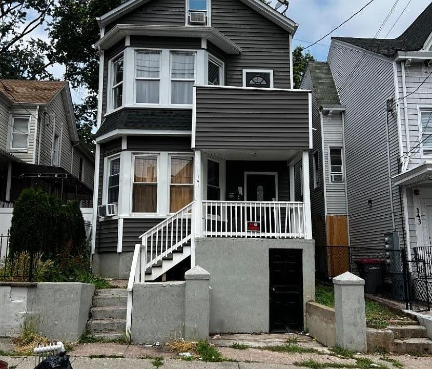 1st image of 141 N 5Th St