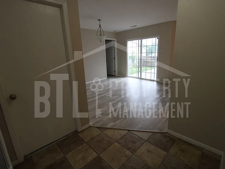 240 Fox Ridge Rd — Photo 21