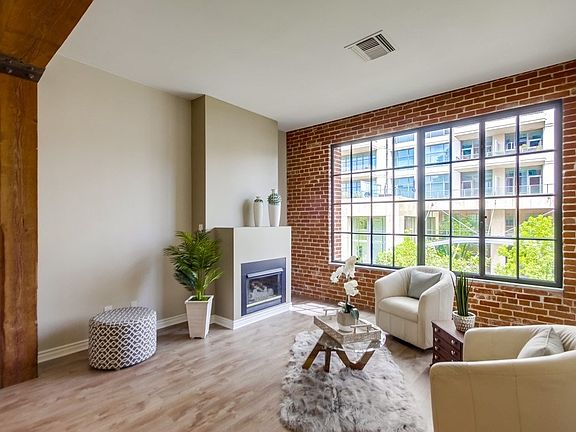 4th image of 500 W Harbor Dr Unit 1605