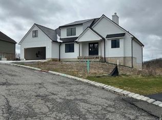 25 Woodcott Dr, Hamburg, NJ 07419