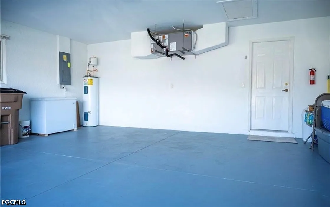 3 bed, 2.0 bath, 1453 sqft, $1,900 — Photo 4