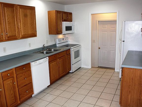 2nd image of 147 Deer Park Cir
