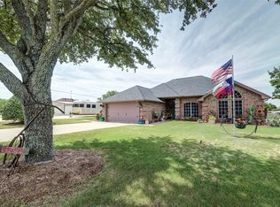 140 Bluebonnet Dr, Decatur, TX 76234