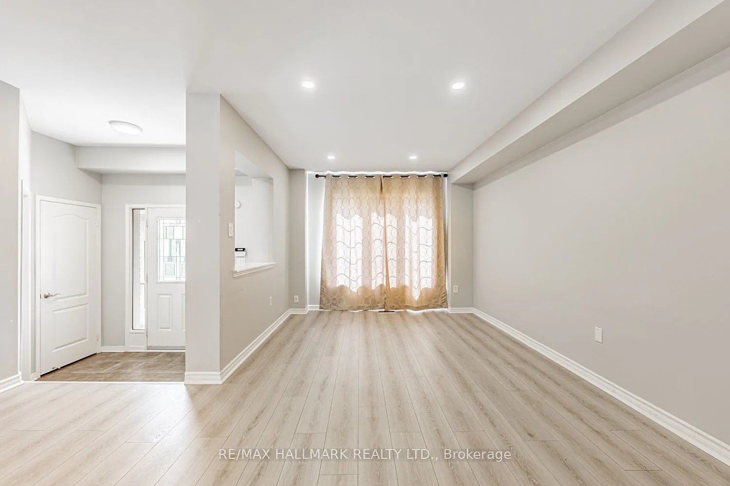 3 bed, $2,890 — Photo 2