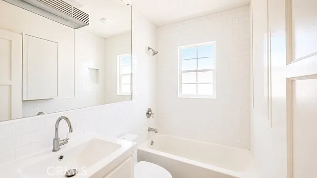 4132 Toluca Lake Ave — Photo 8