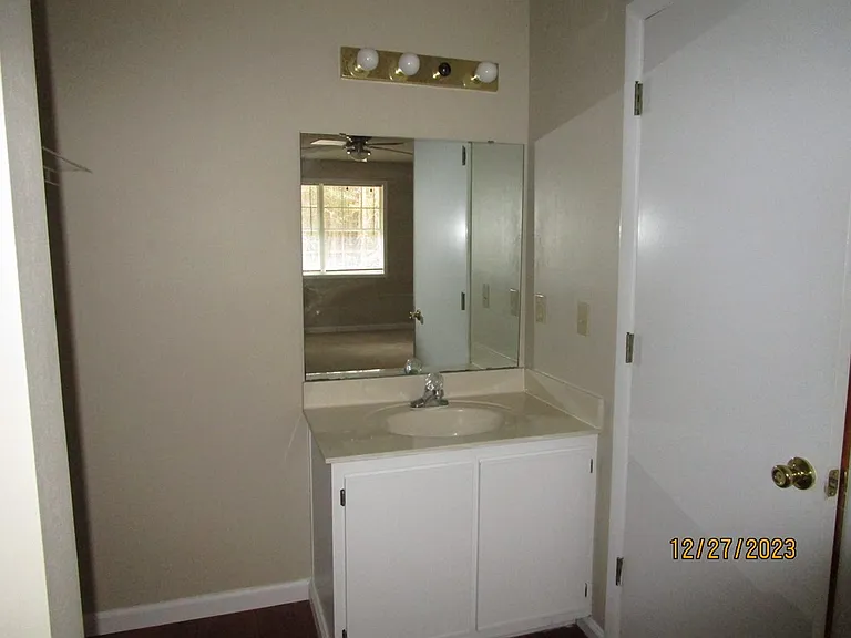50 Parkplace Dr — Photo 8