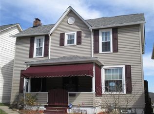 216 Lowell St, Vandergrift, PA 15690