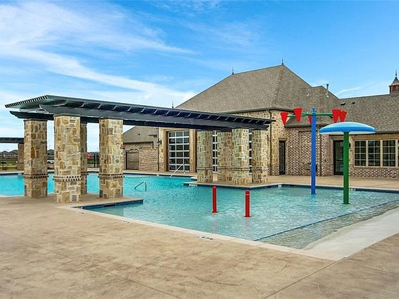 3rd image of 3721 Redwood Cir