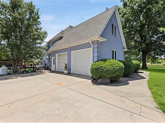 3rd image of 5253 W 215th St