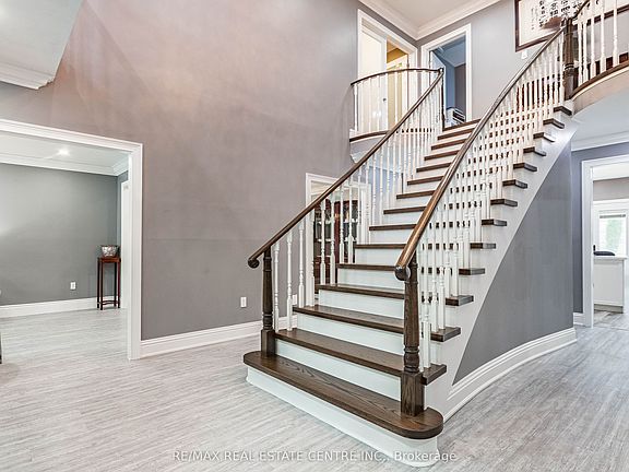3rd image of 339 Parklane Rd