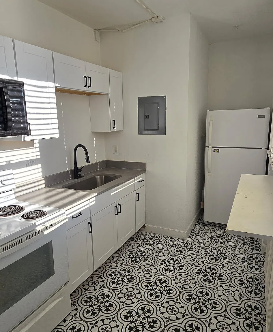 Studio, $925 — Photo 1